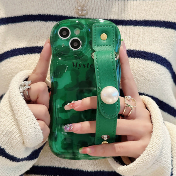 Leather case compatible with iPhone 14 15 case with wrist strap, leopard print.